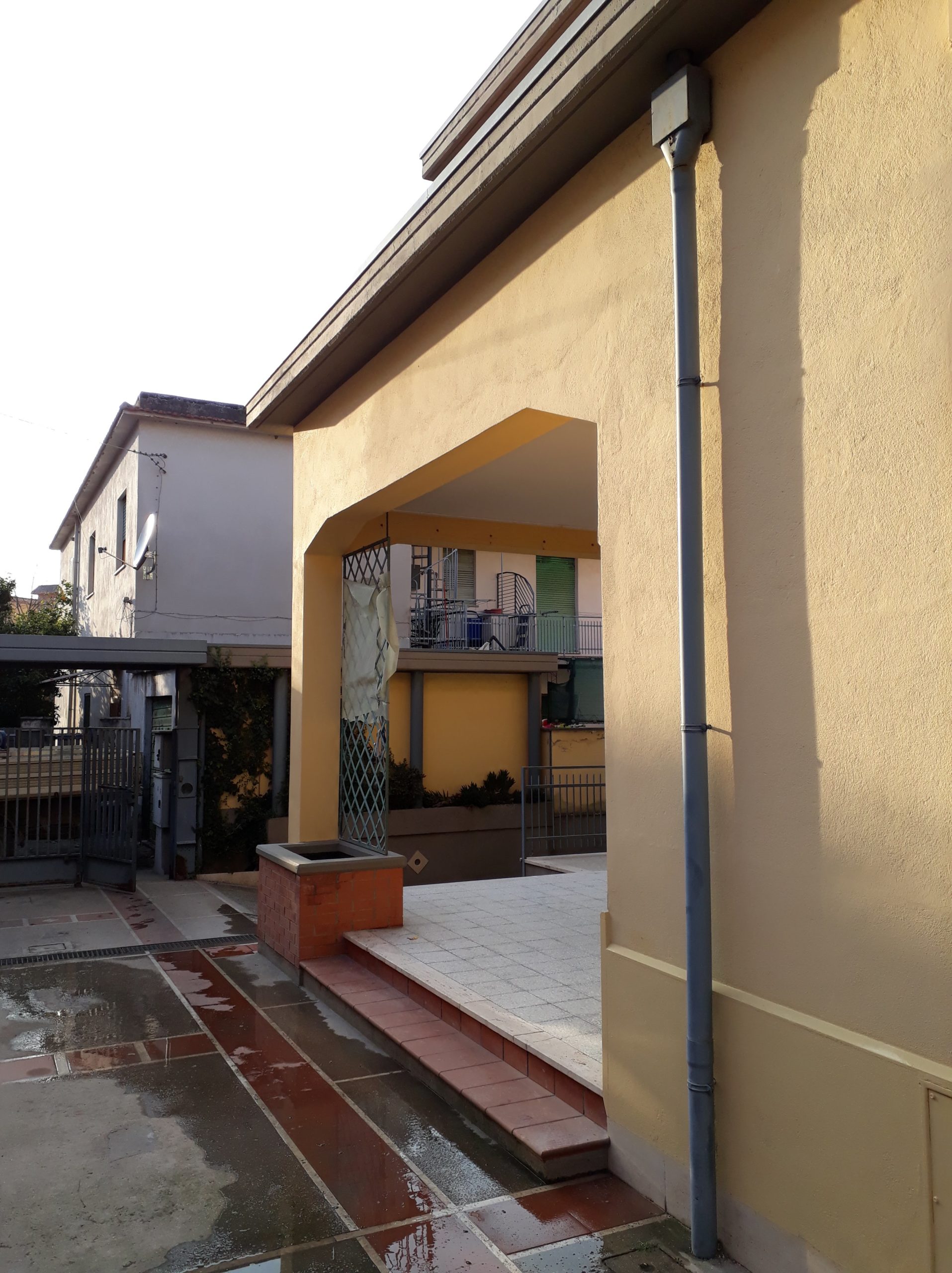 Interventi di ristrutturazione in facciata abitazione Aprilia